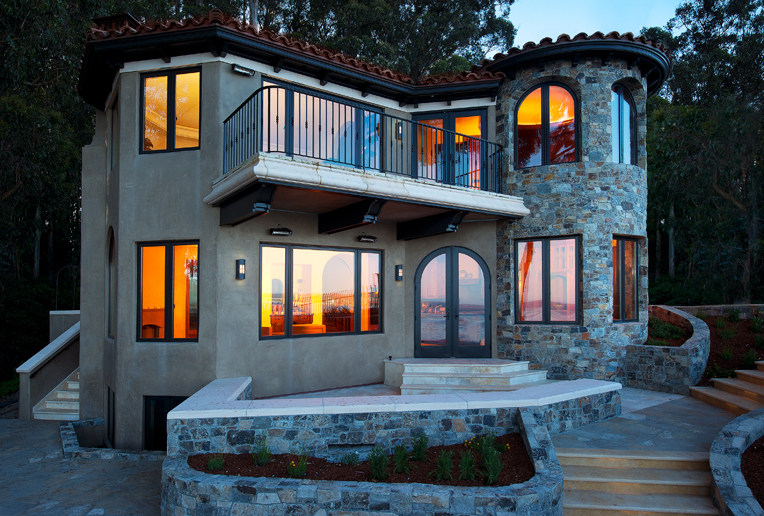 A Schultz Construction home on the Capitola bluffs at dusk